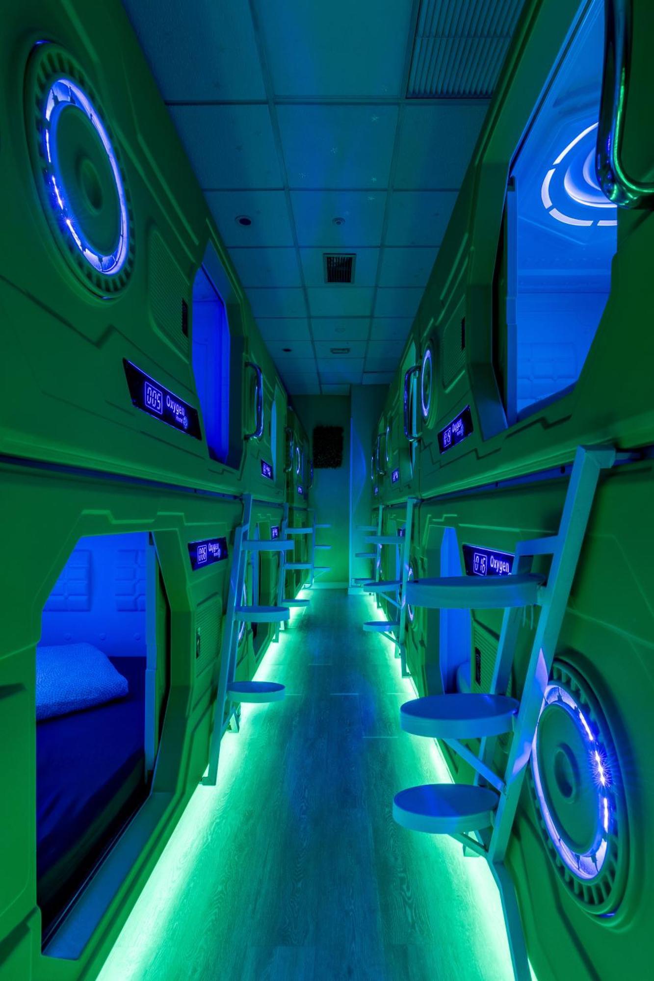 Oxygen Hostel Capsula Madrid Kültér fotó